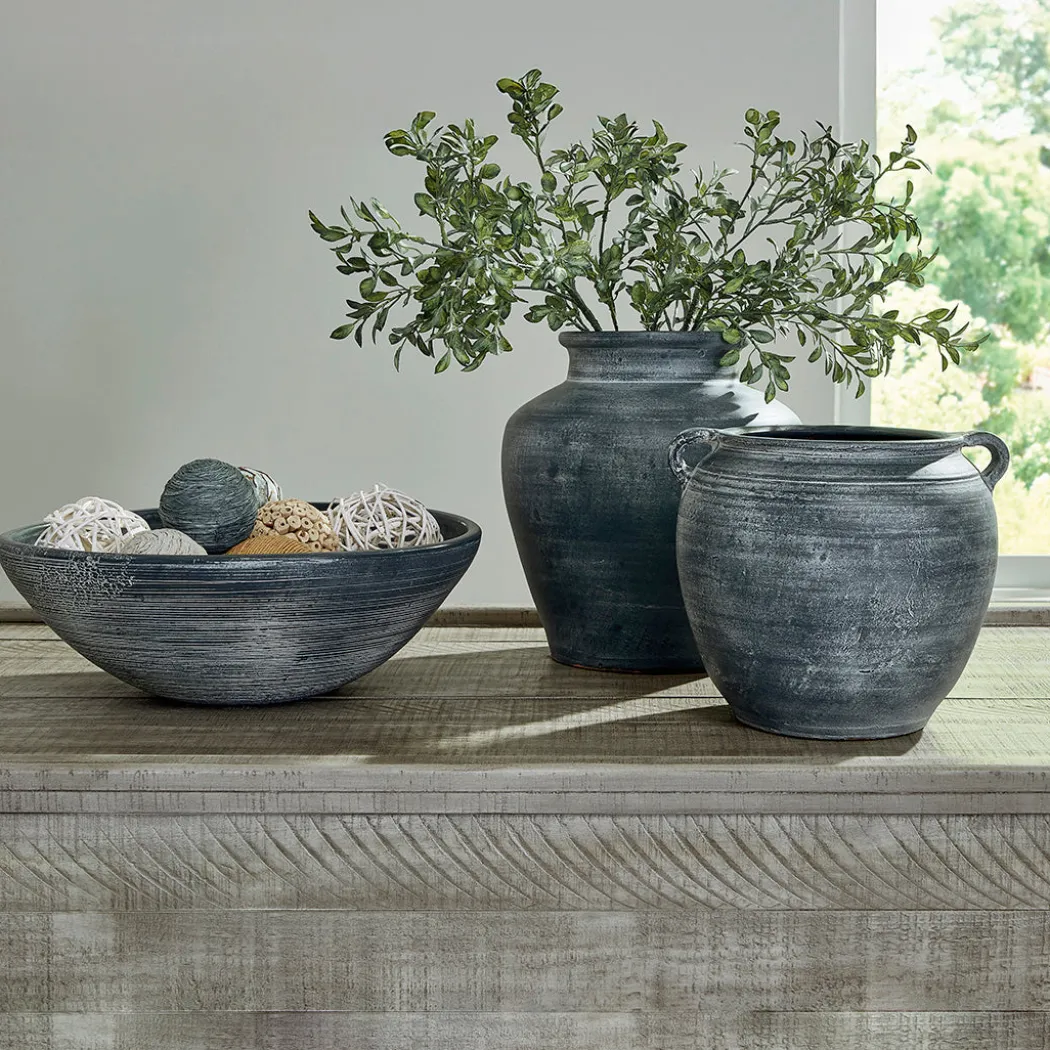 Meadie Vase I
