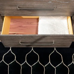 Outlook Chest